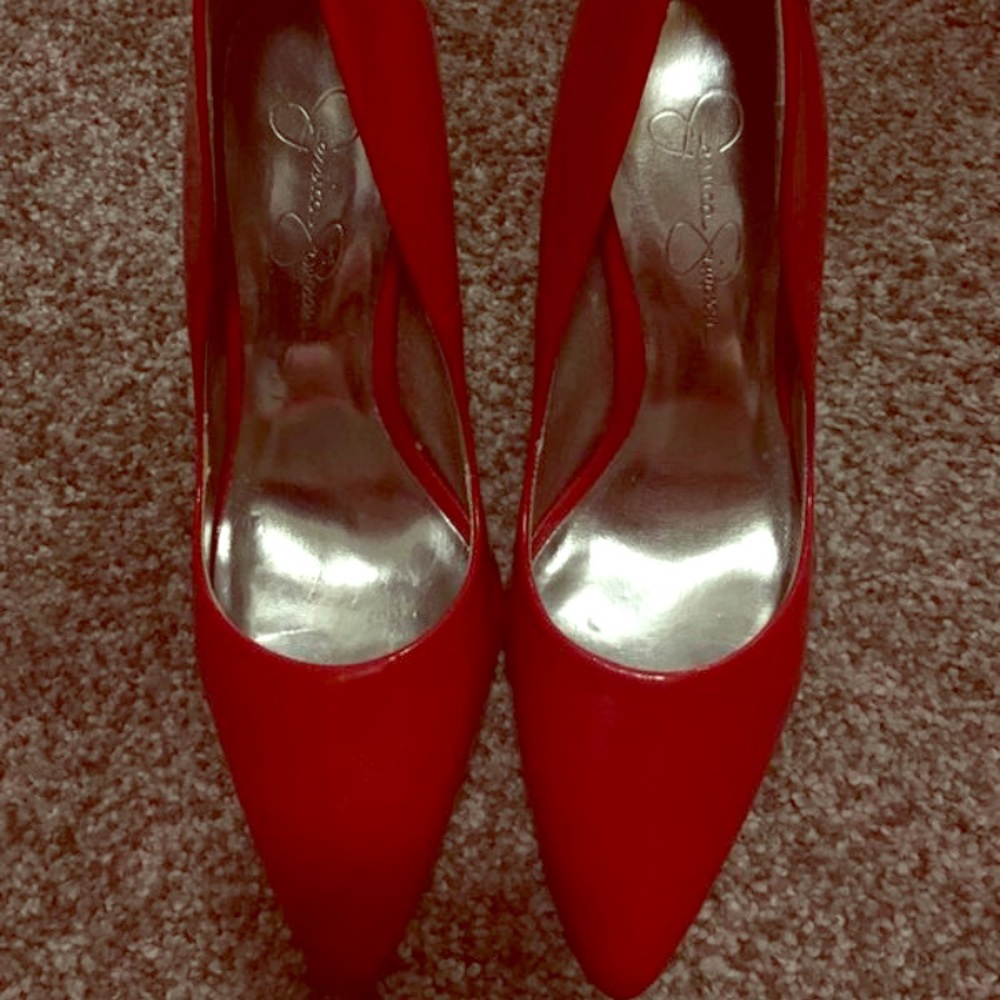 Red pumps